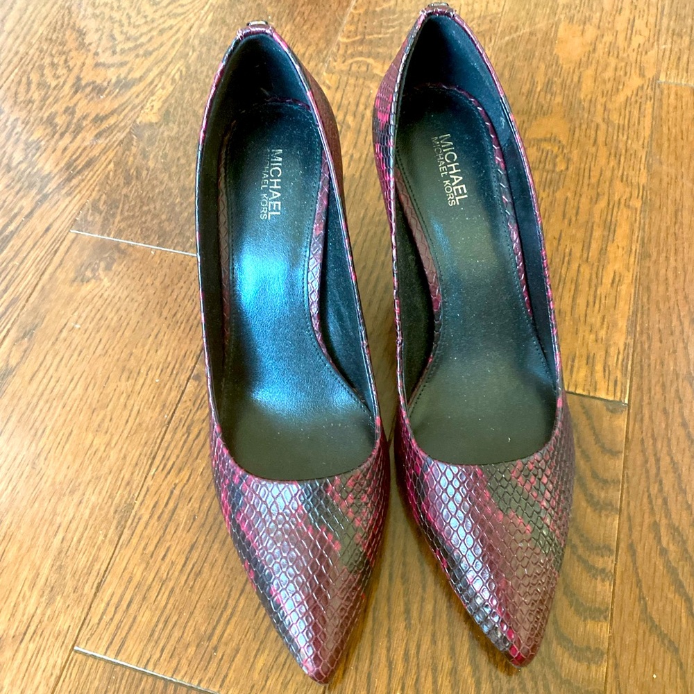 Michael Kors red Dorothy flex python snakeskin pump. Size 8, 3.5” heel